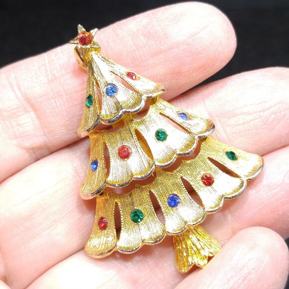 JJ Christmas Tree Rhinestone Brooch, Gold Tone, 1960s Vintage Jewelry - Picture 8 of 10